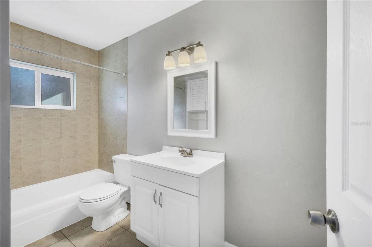 2304 Ringling Boulevard, Unit 207, Sarasota, FL 34237 Photo