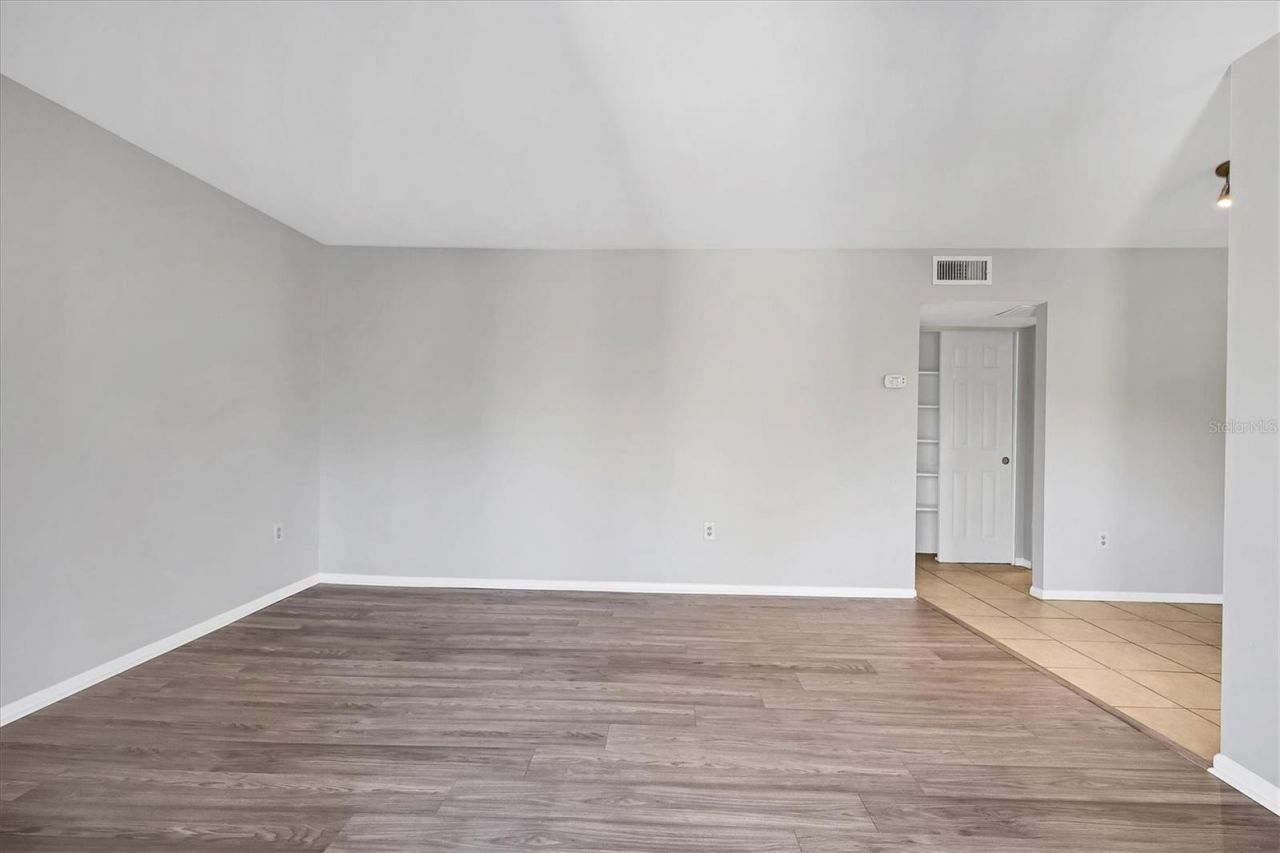 2304 Ringling Boulevard, Unit 207, Sarasota, FL 34237 Photo