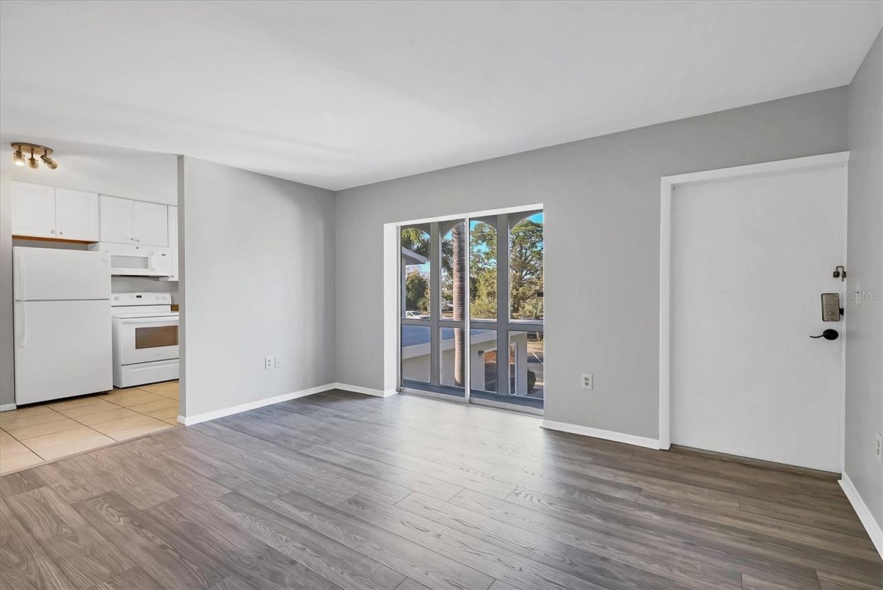 2304 Ringling Boulevard, Unit 207, Sarasota, FL 34237 Photo