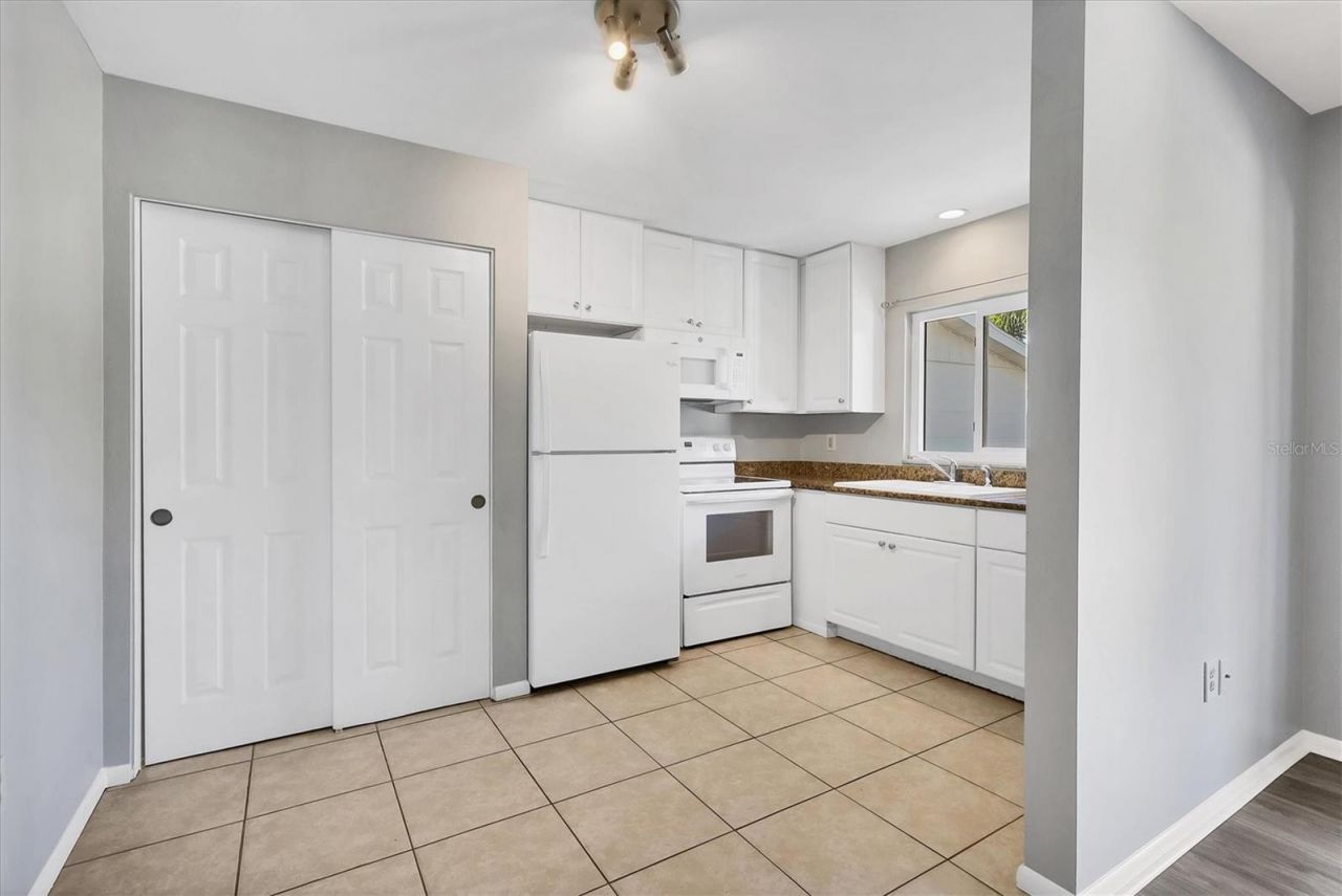 2304 Ringling Boulevard, Unit 207, Sarasota, FL 34237 Photo