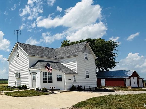 5599 County Highway 21 , Nashville, IL 62263