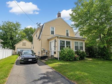 28 Porter St, Springfield, MA 01104