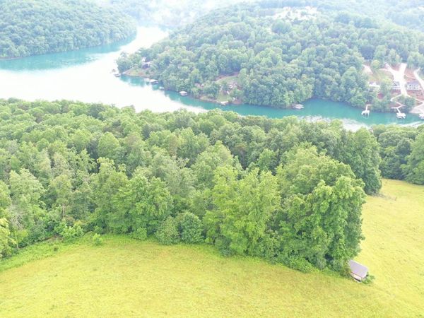 1514 Chestnut Stump Rd, LaFollette, TN 37766