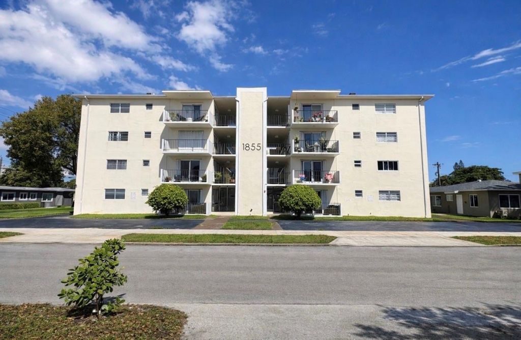 1855 Plunkett Street, Unit 307, Hollywood, FL 33020 Photo