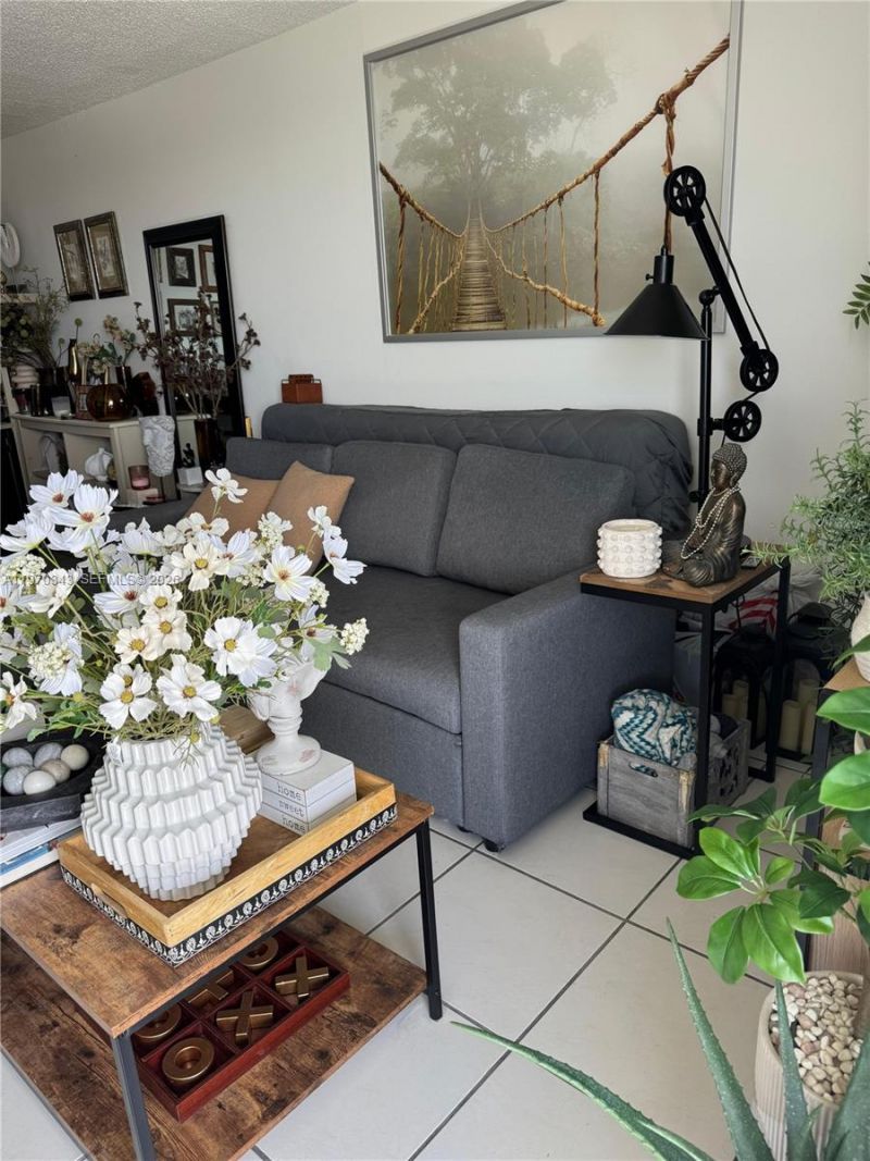 5050 NW 7th St , Unit 604, Miami, FL 33126 Photo