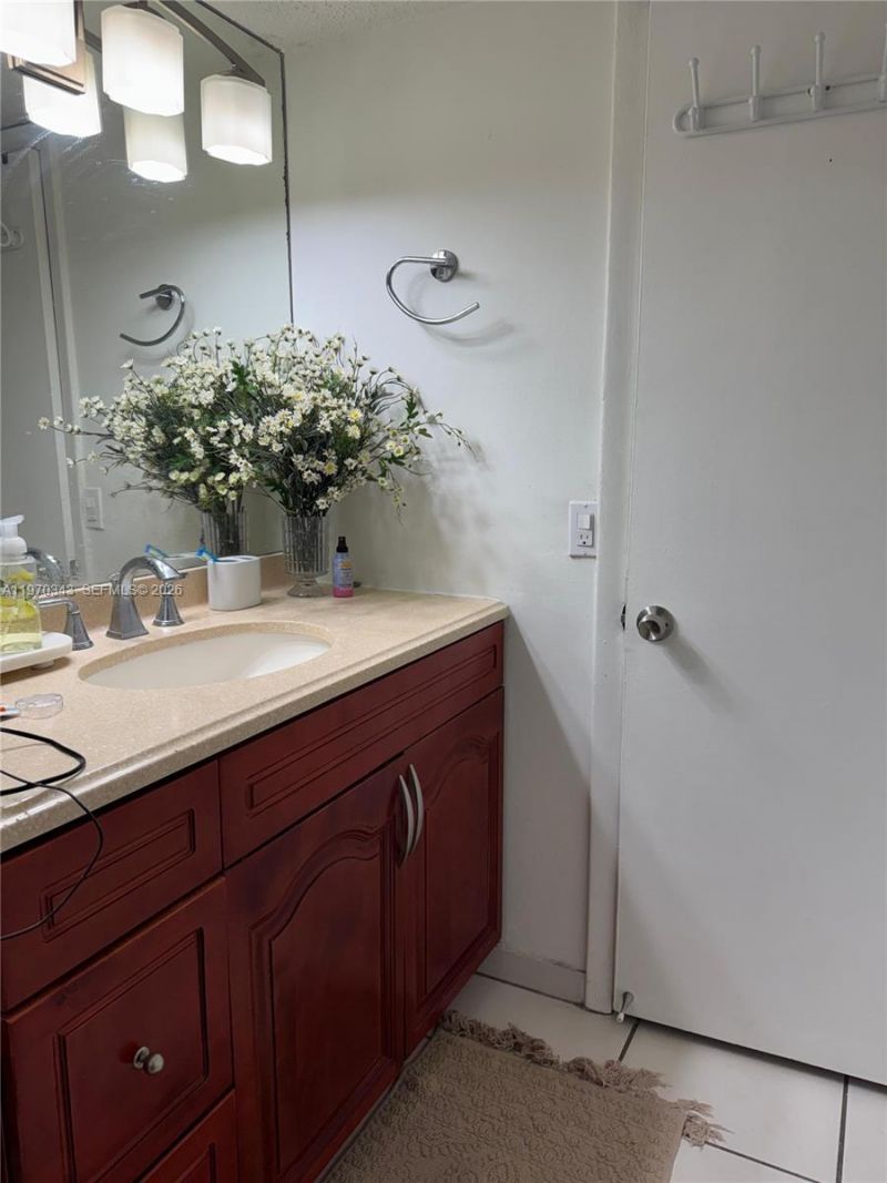 5050 NW 7th St , Unit 604, Miami, FL 33126 Photo