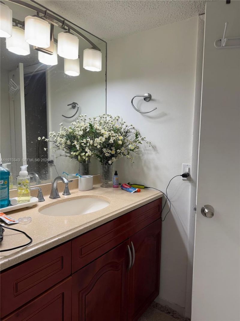 5050 NW 7th St , Unit 604, Miami, FL 33126 Photo