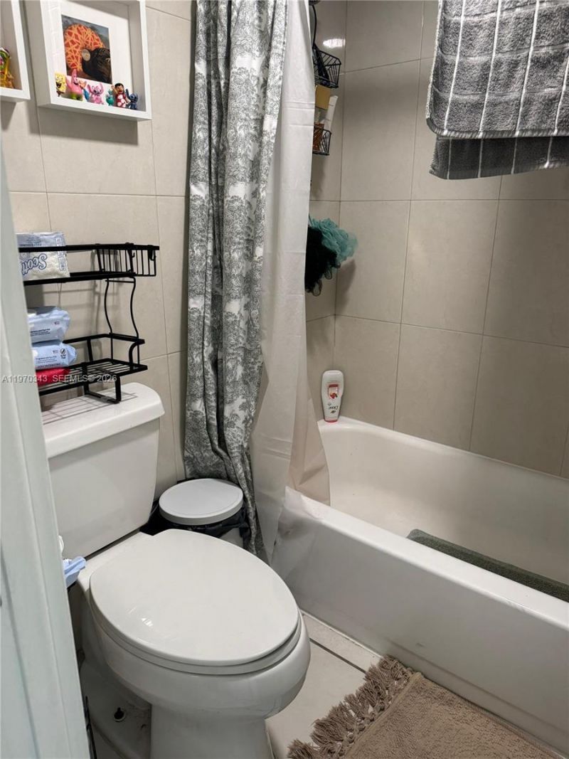 5050 NW 7th St , Unit 604, Miami, FL 33126 Photo