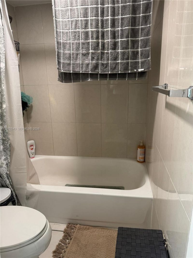 5050 NW 7th St , Unit 604, Miami, FL 33126 Photo