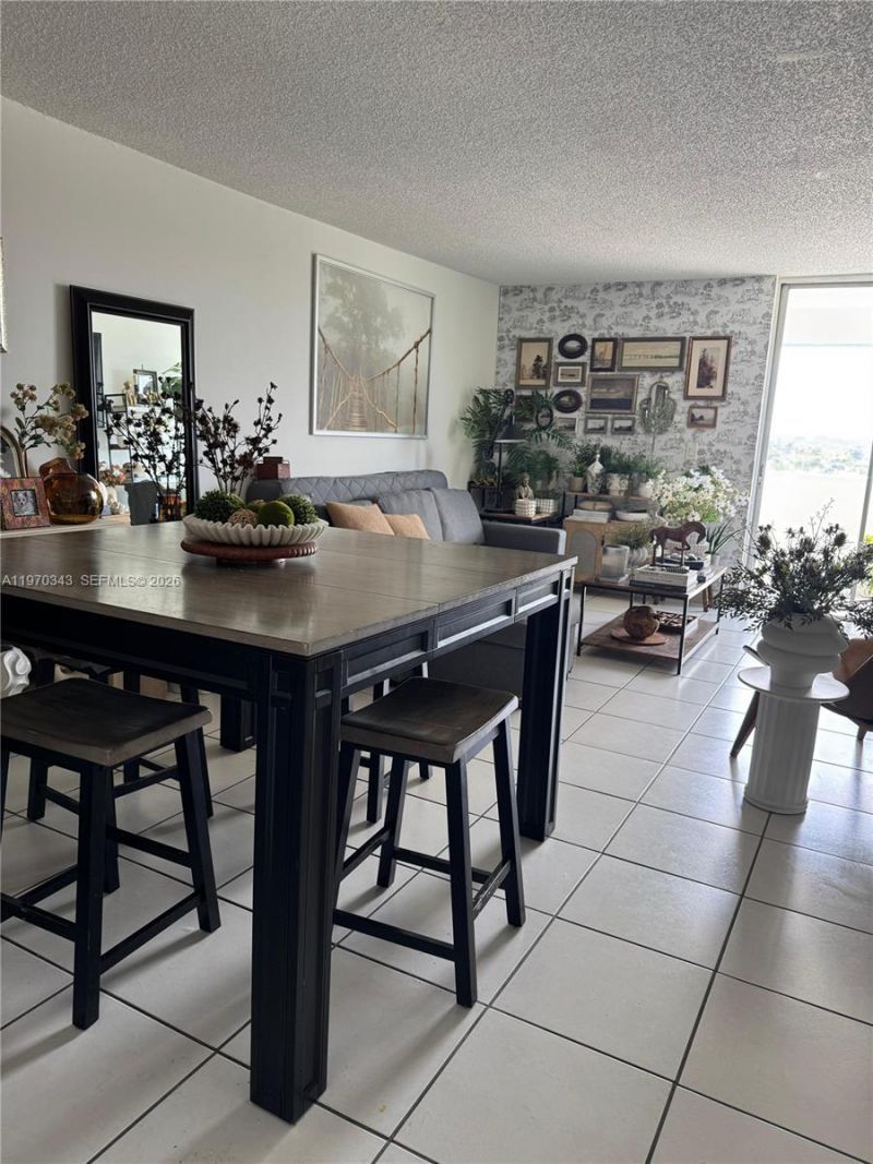 5050 NW 7th St , Unit 604, Miami, FL 33126 Photo