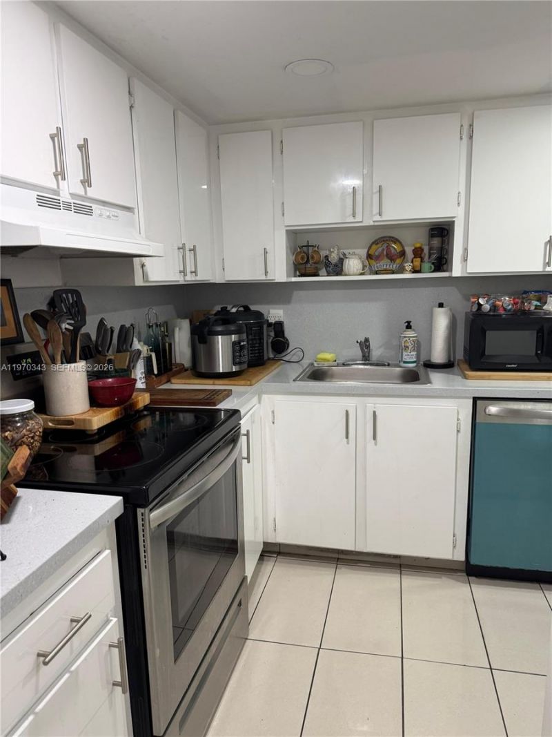 5050 NW 7th St , Unit 604, Miami, FL 33126 Photo