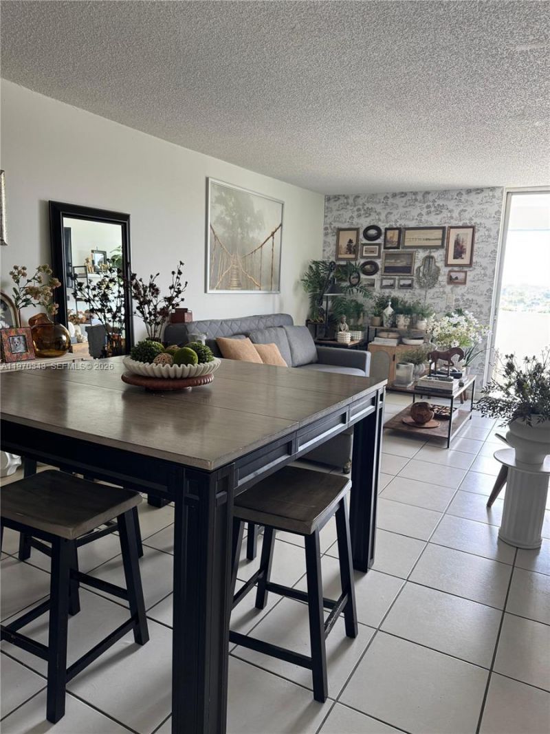5050 NW 7th St , Unit 604, Miami, FL 33126 Photo