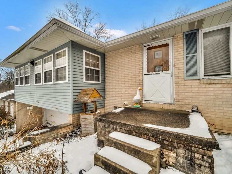 13458 Theeland Avenue NW, Uniontown, OH 44685 Photo 3