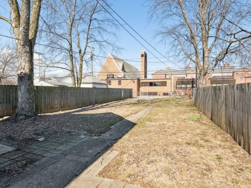 274 E Barthman Avenue, Columbus, OH 43207 Photo 9