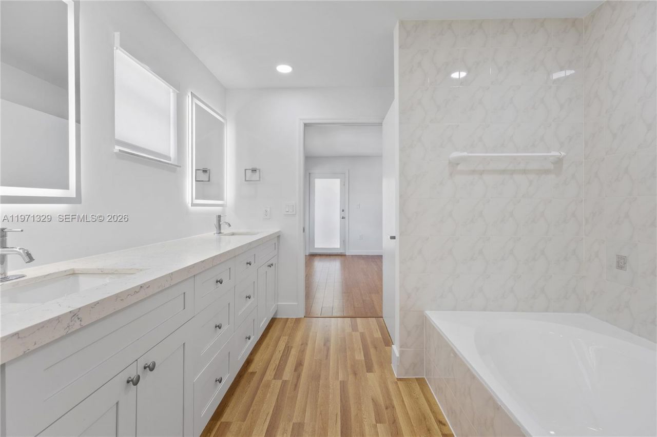 2870 SW 21st St , Miami, FL 33145 Photo