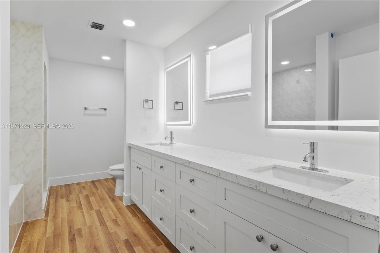 2870 SW 21st St , Miami, FL 33145 Photo