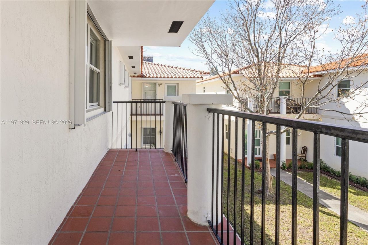 2870 SW 21st St , Miami, FL 33145 Photo