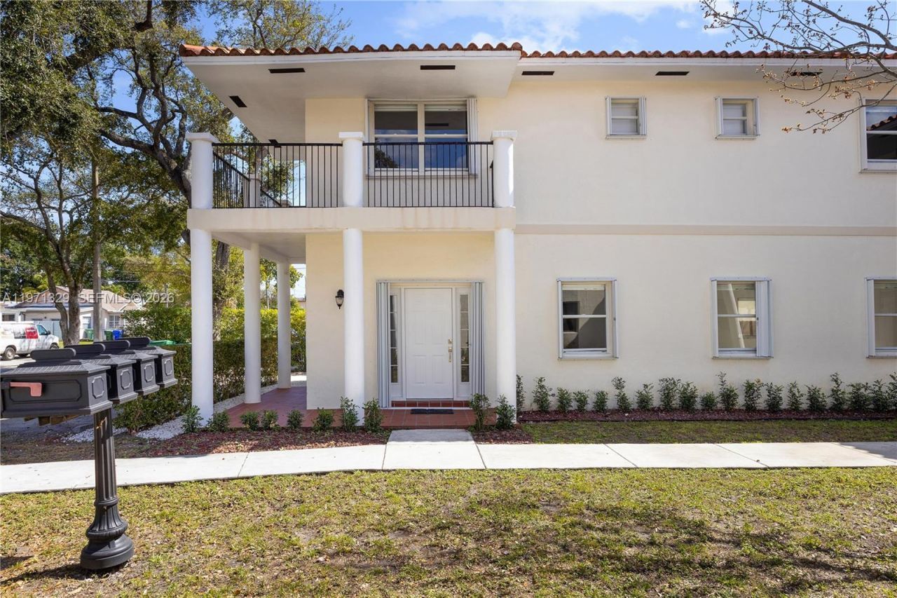 2870 SW 21st St , Miami, FL 33145 Photo