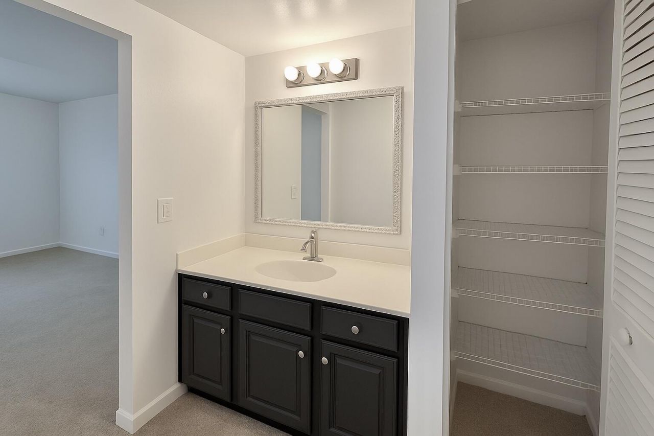 1739 Embassy Drive, Unit 202, West Palm Beach, FL 33401 Photo