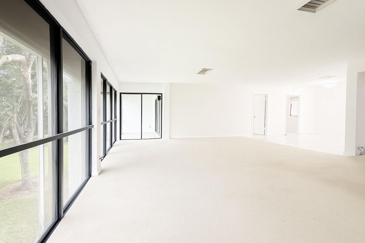 1739 Embassy Drive, Unit 202, West Palm Beach, FL 33401 Photo