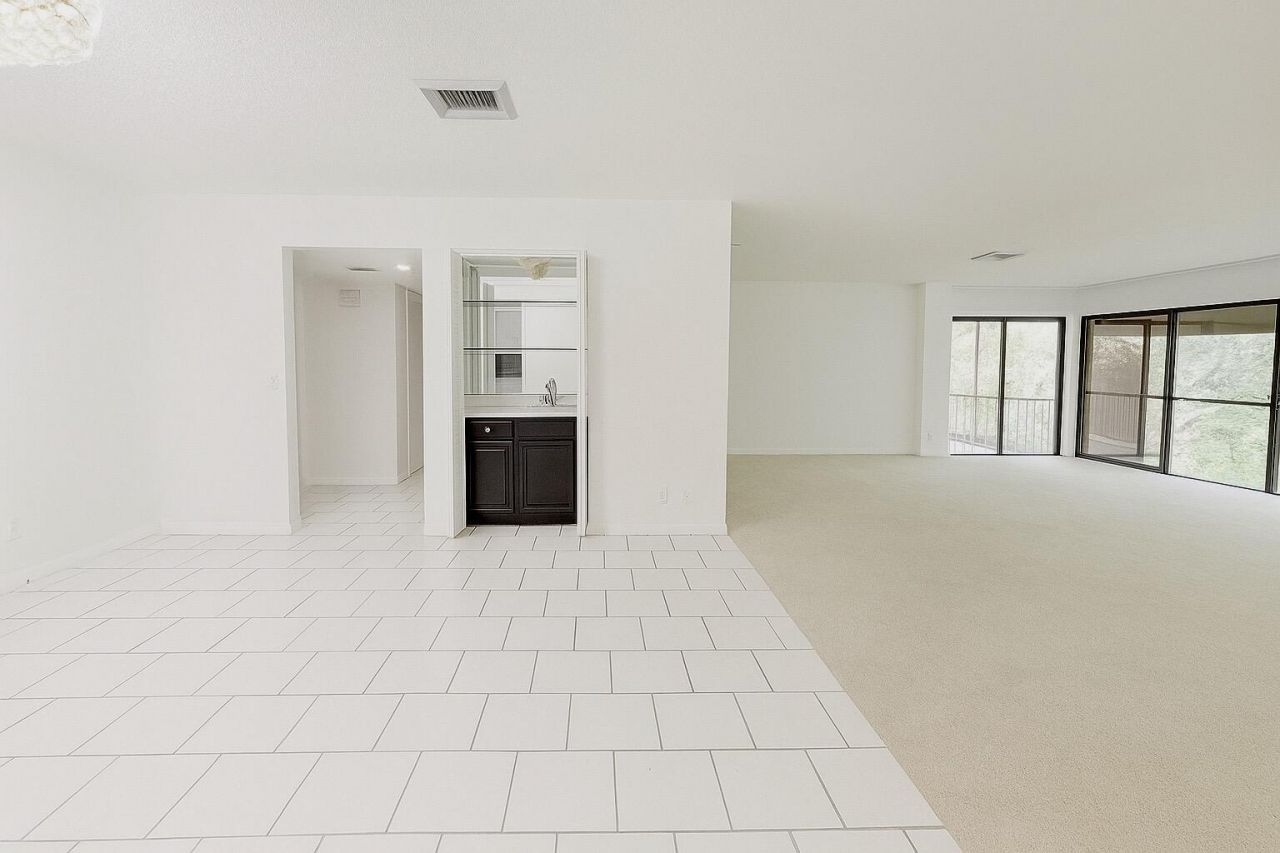 1739 Embassy Drive, Unit 202, West Palm Beach, FL 33401 Photo