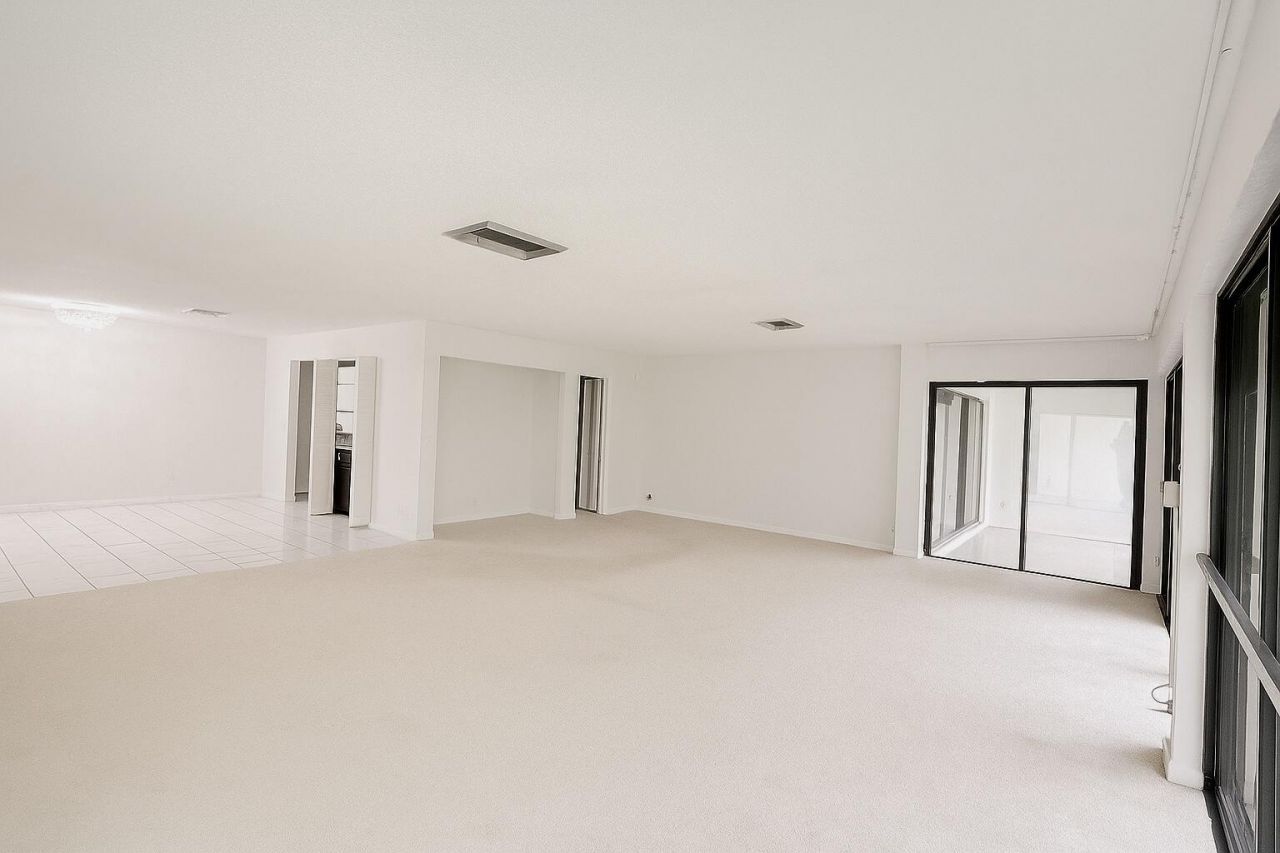 1739 Embassy Drive, Unit 202, West Palm Beach, FL 33401 Photo