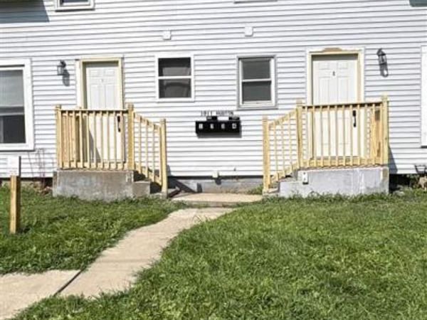 1011 Hudson Ave, Iowa City, IA 52246