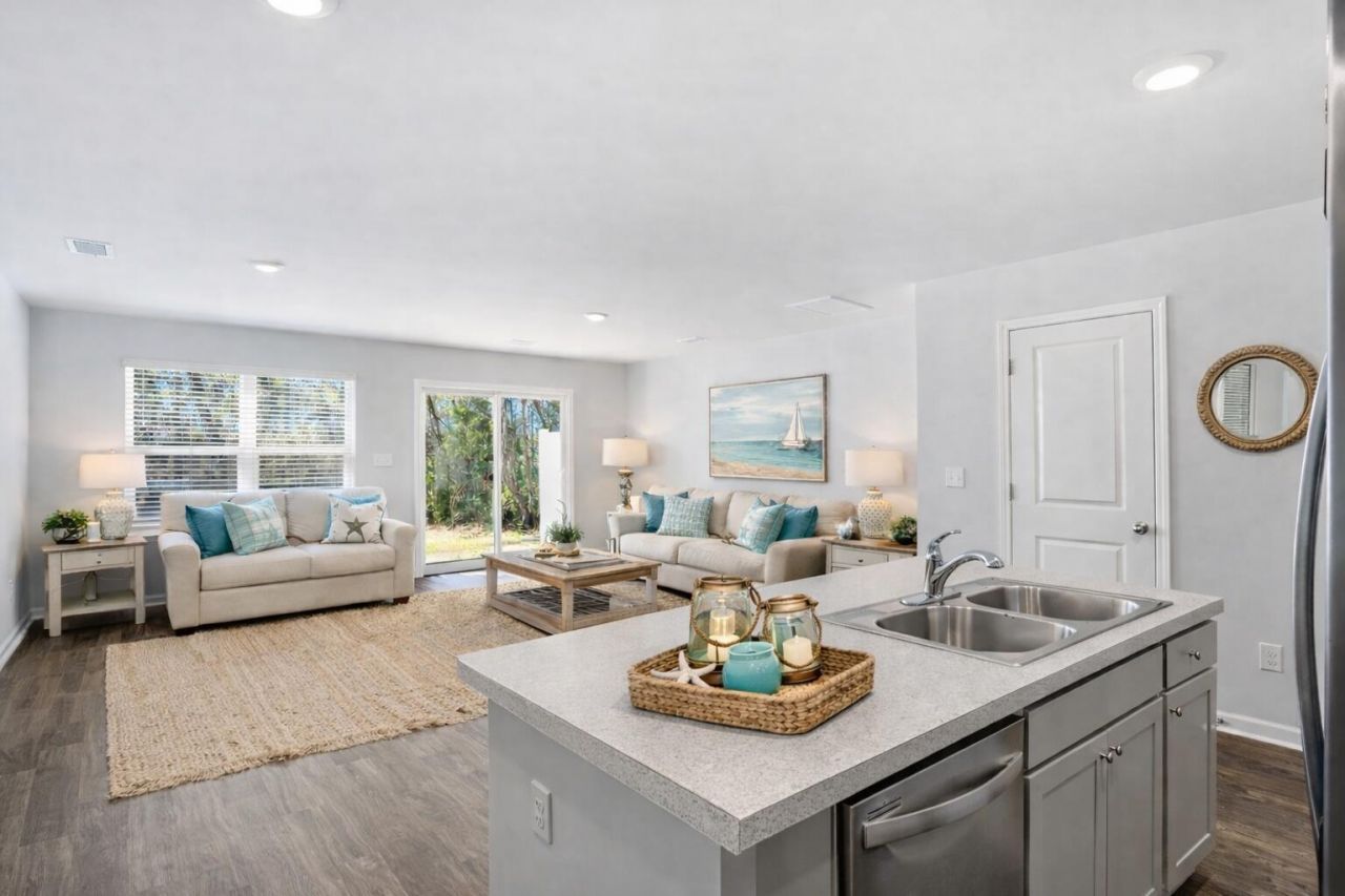 4692 Palm View Circle Photo 1