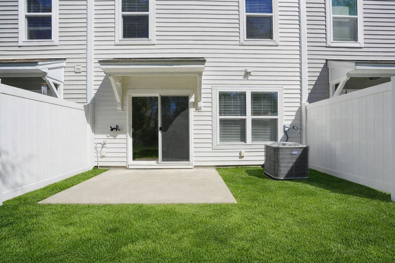 4692 Palm View Circle Photo 18