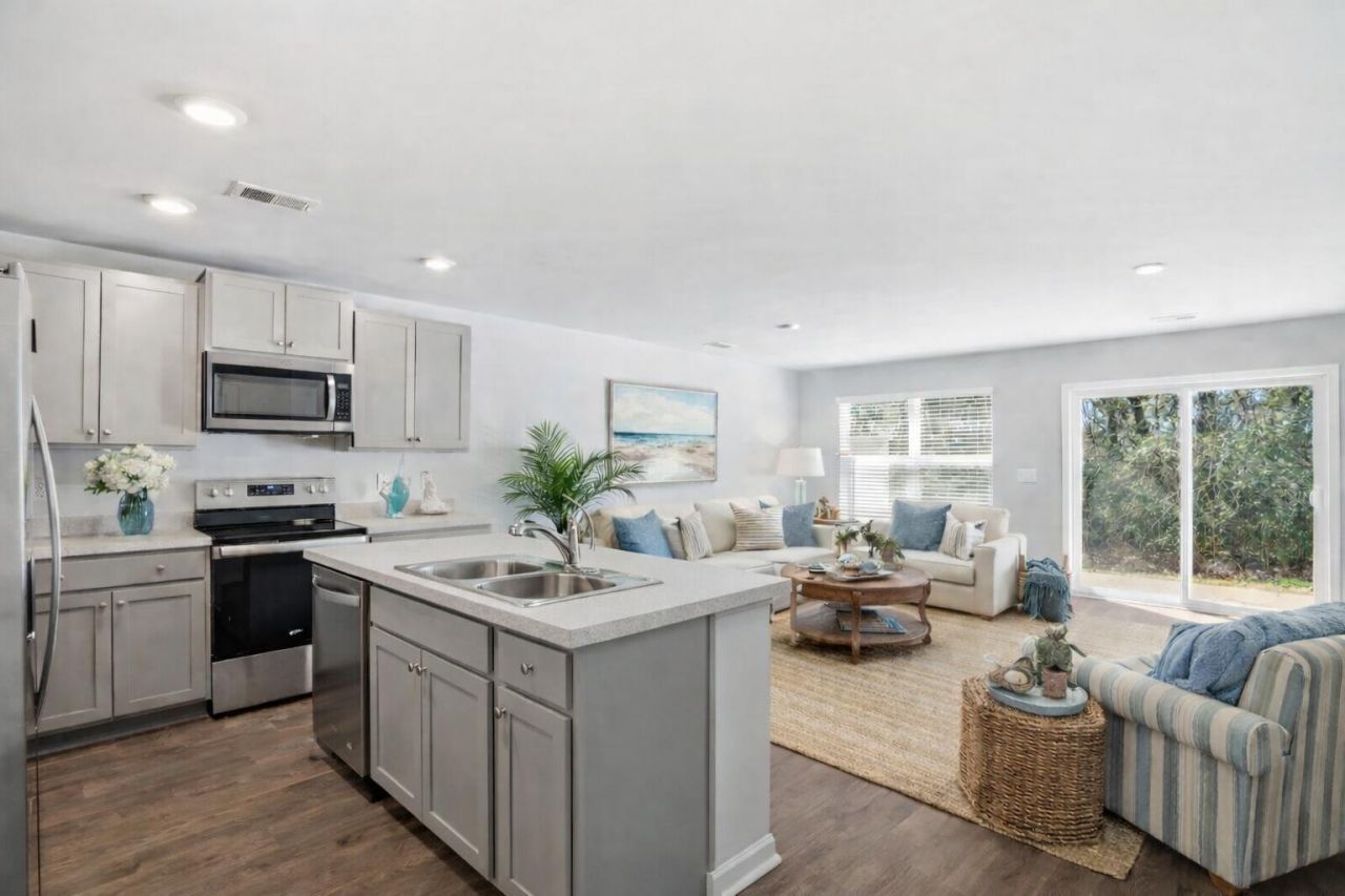 4692 Palm View Circle Photo 3