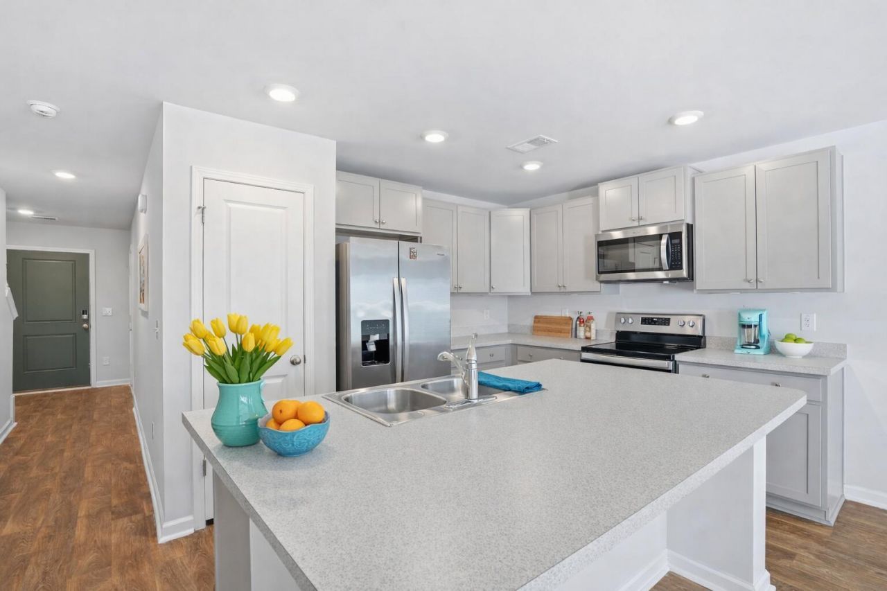 4692 Palm View Circle Photo 4