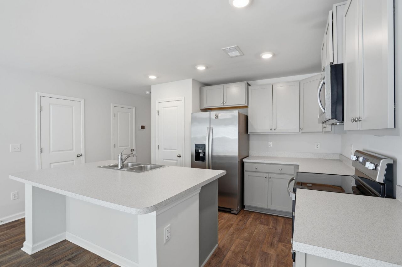 4692 Palm View Circle Photo 5