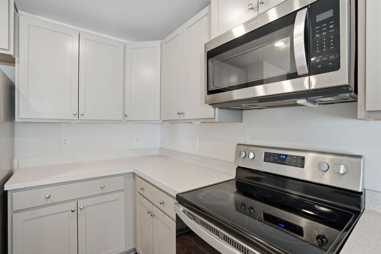 4692 Palm View Circle Photo 6