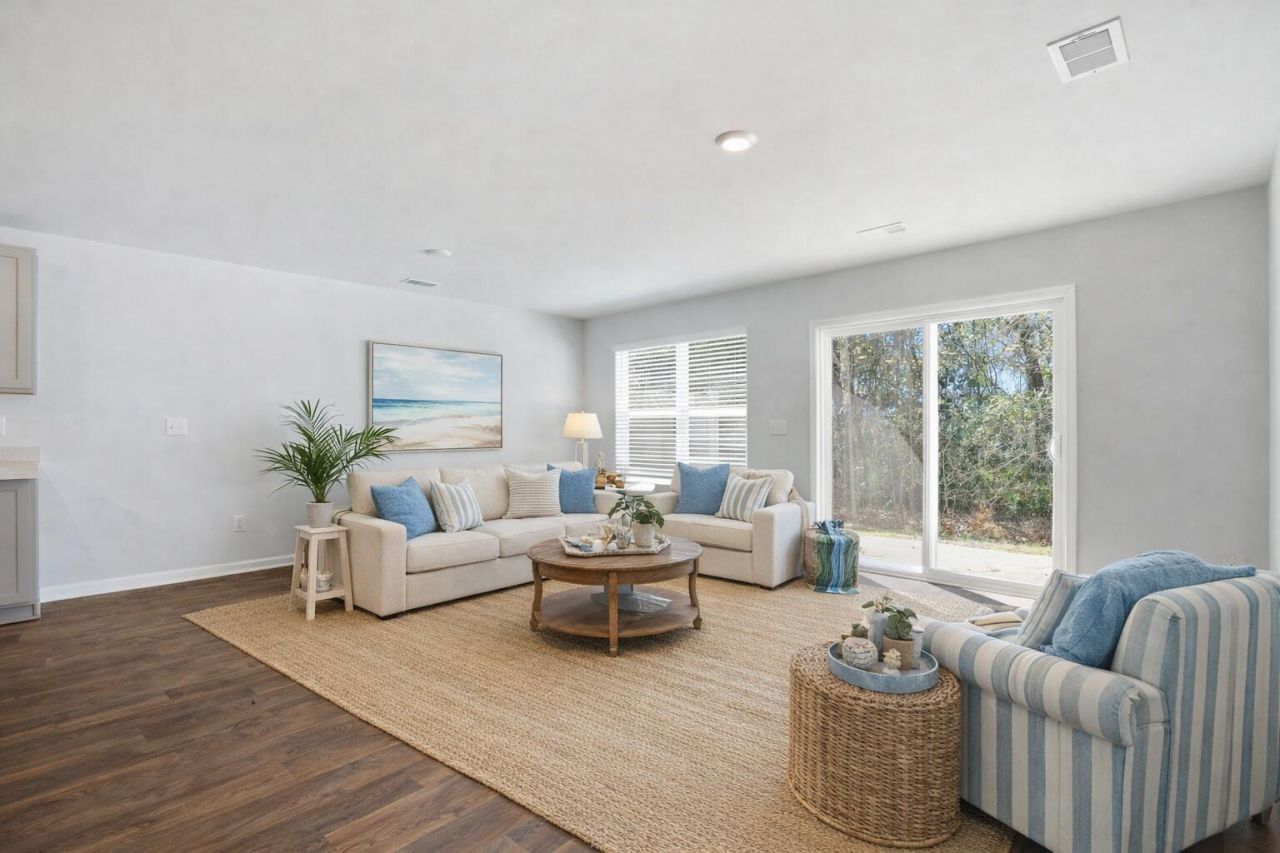 4692 Palm View Circle Photo 7