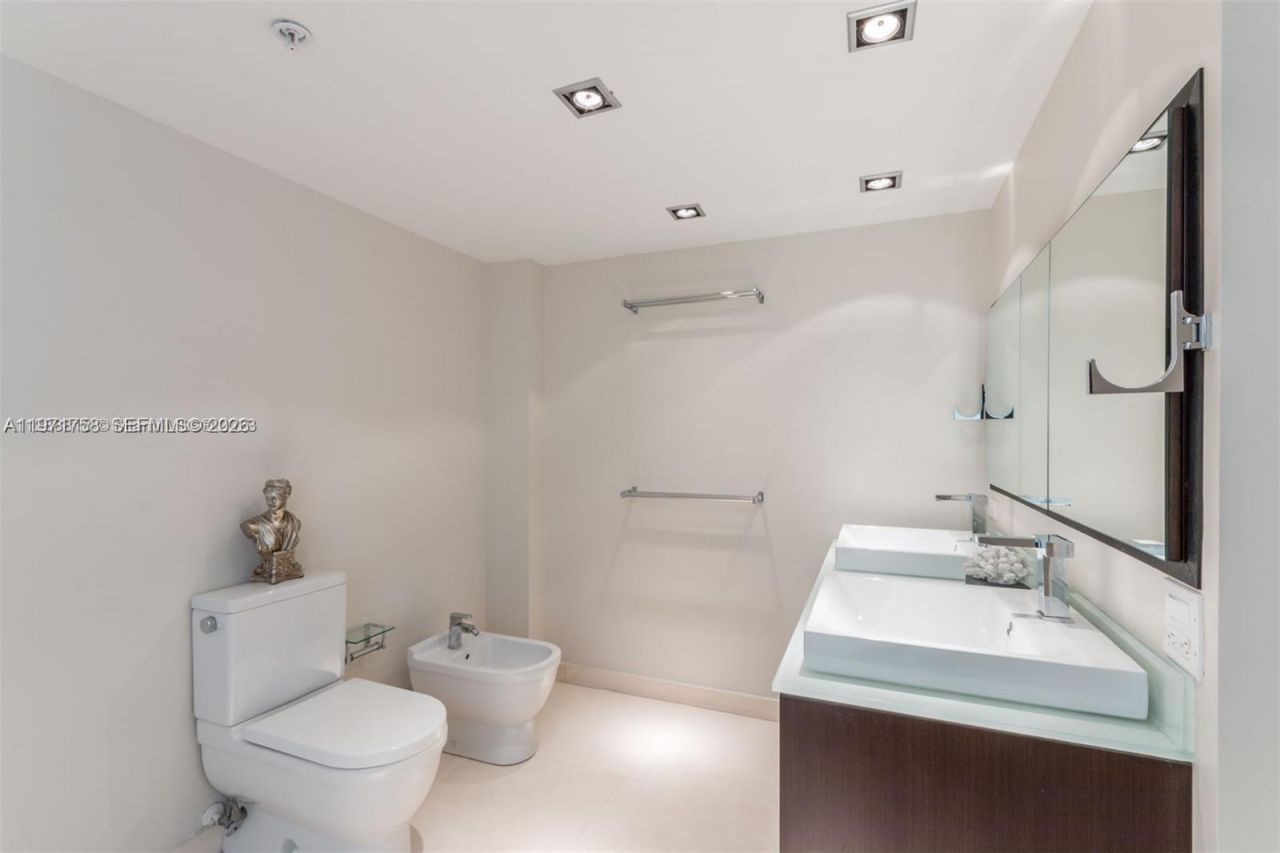 2951 S Bayshore Dr , Unit 1008, Miami, FL 33133 Photo