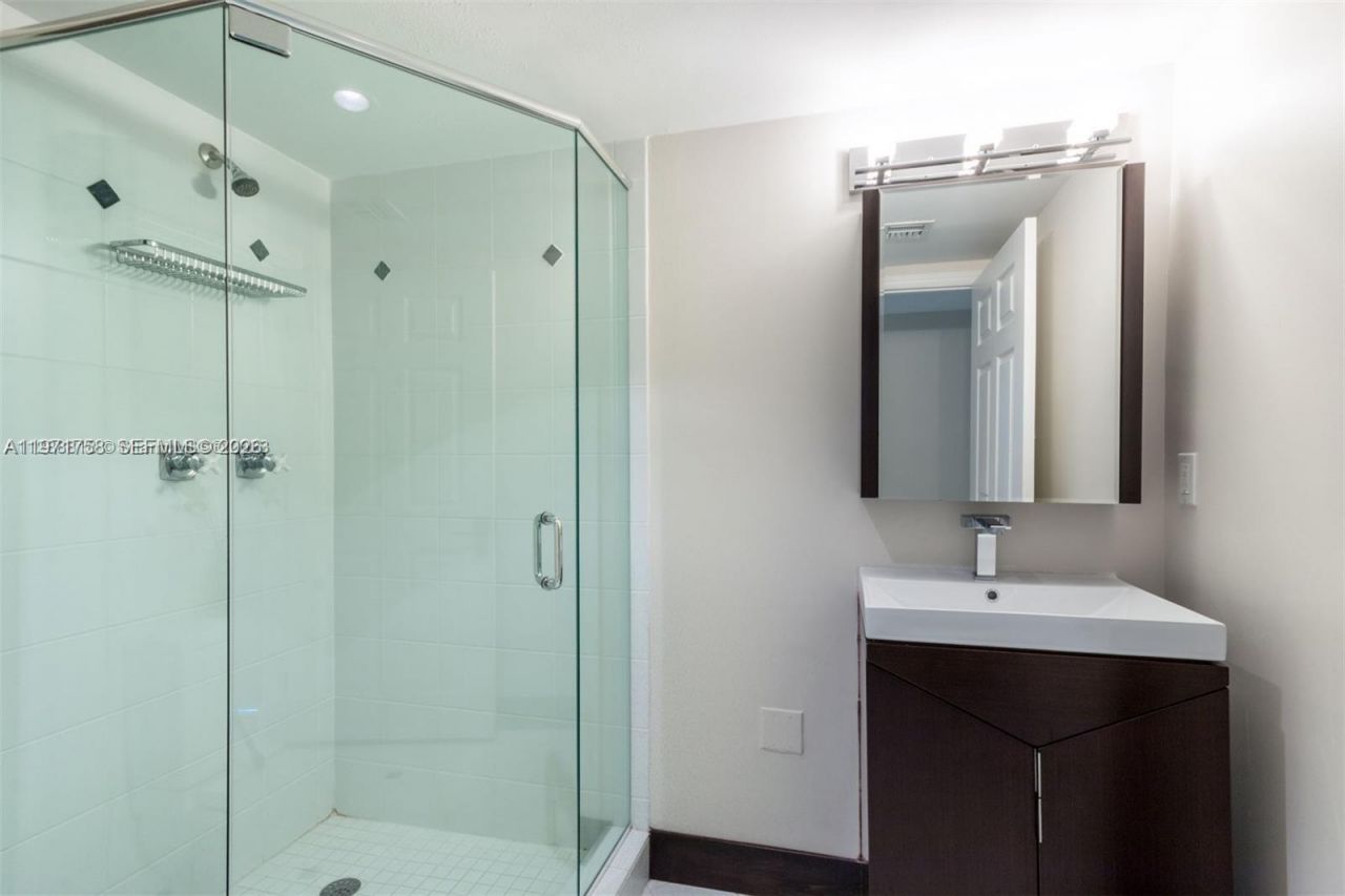 2951 S Bayshore Dr , Unit 1008, Miami, FL 33133 Photo