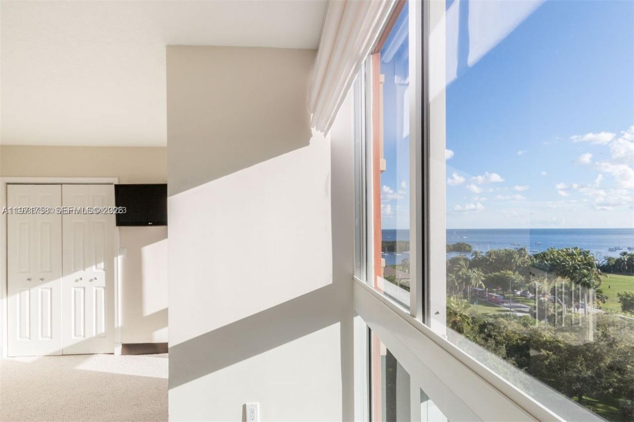 2951 S Bayshore Dr , Unit 1008, Miami, FL 33133 Photo