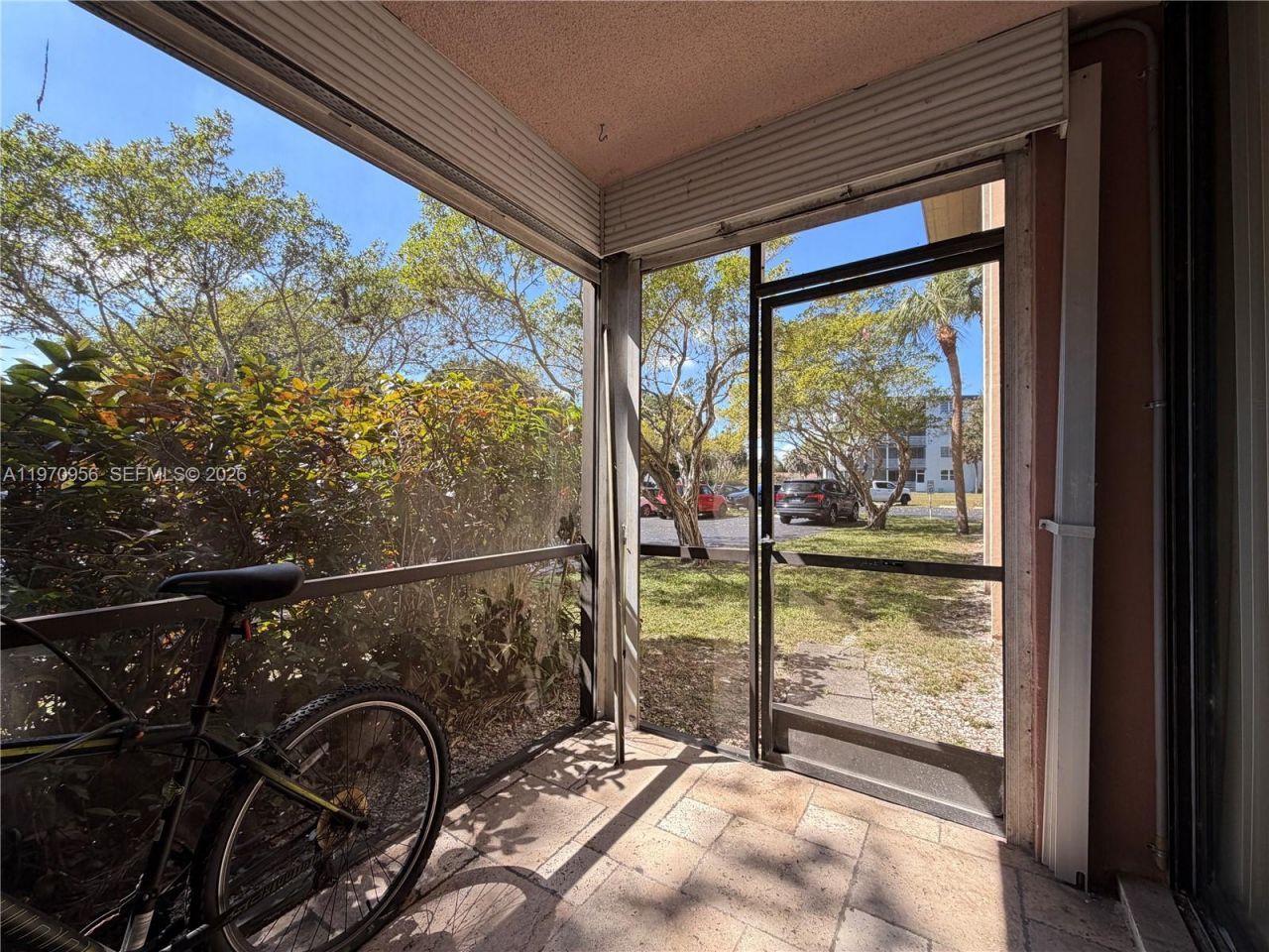661 NE 195th St, Unit 104, Miami, FL 33179 Photo