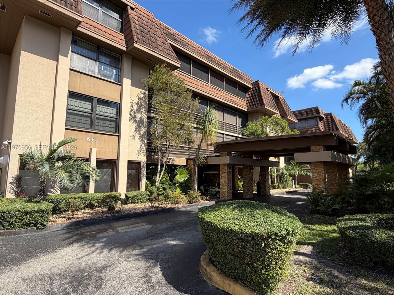 661 NE 195th St, Unit 104, Miami, FL 33179 Photo