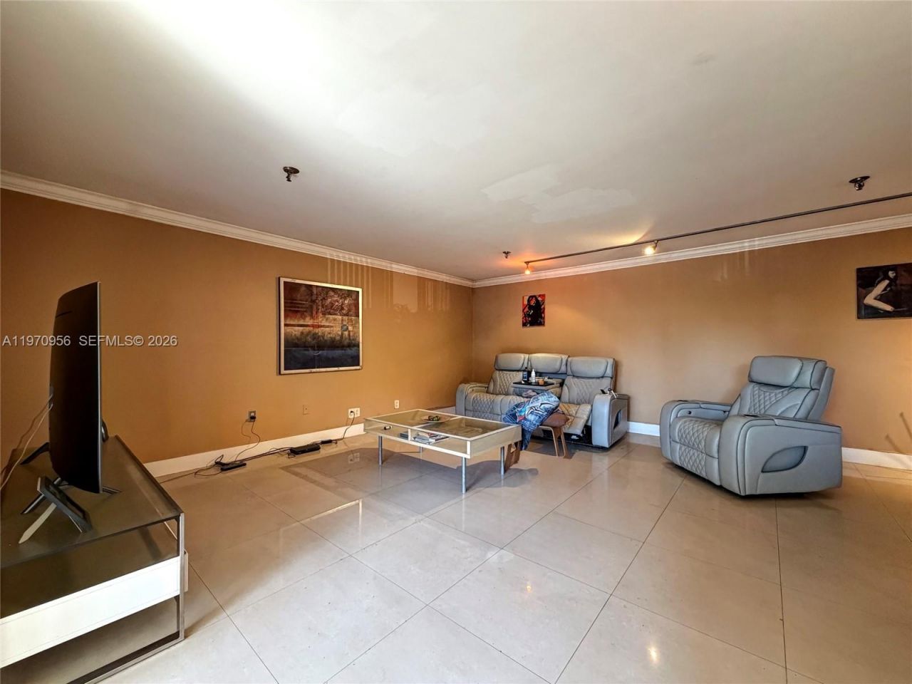 661 NE 195th St, Unit 104, Miami, FL 33179 Photo