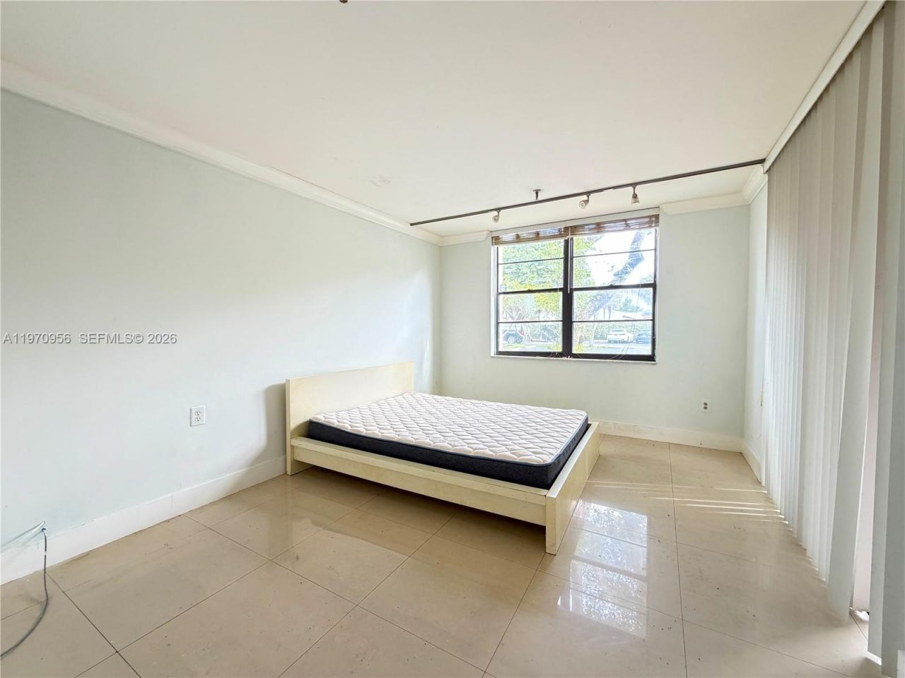 661 NE 195th St, Unit 104, Miami, FL 33179 Photo
