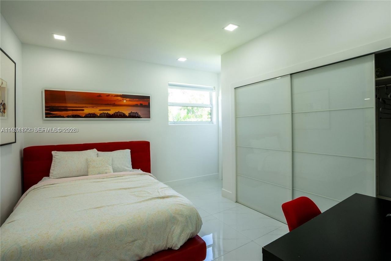 31 SW 6th St, Hallandale Beach, FL 33009 Photo