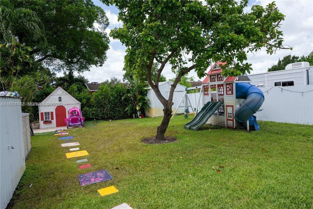 31 SW 6th St, Hallandale Beach, FL 33009 Photo