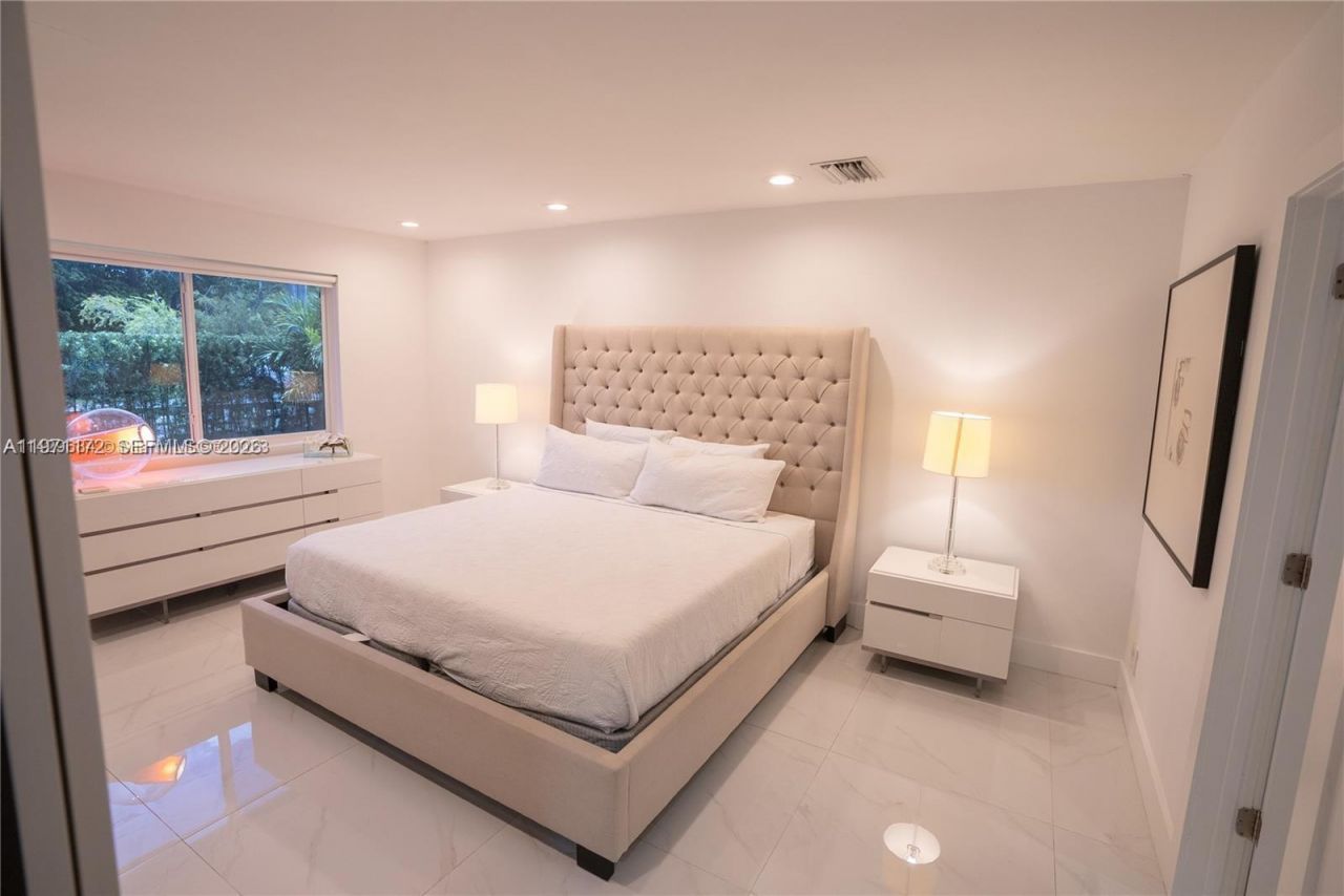 31 SW 6th St, Hallandale Beach, FL 33009 Photo