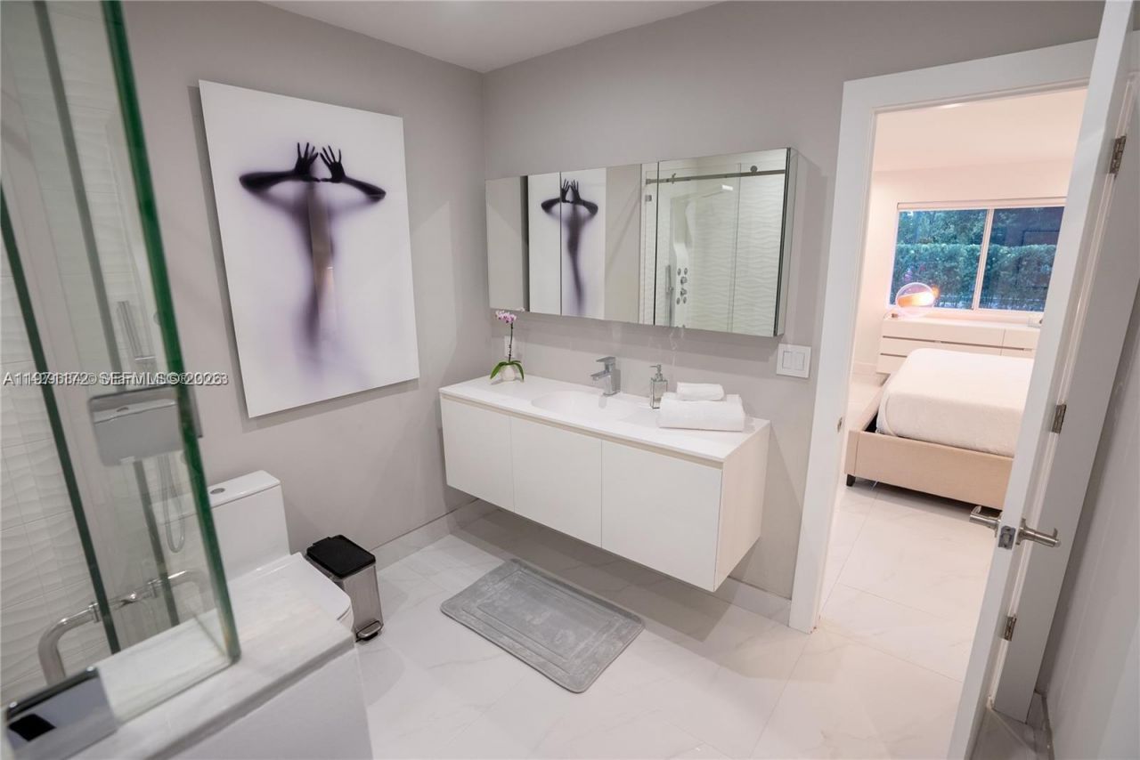 31 SW 6th St, Hallandale Beach, FL 33009 Photo