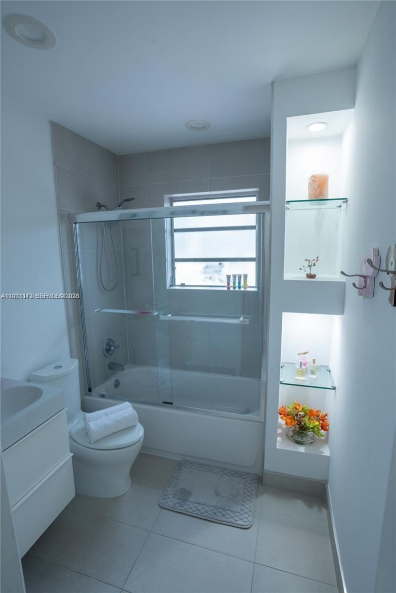 31 SW 6th St, Hallandale Beach, FL 33009 Photo