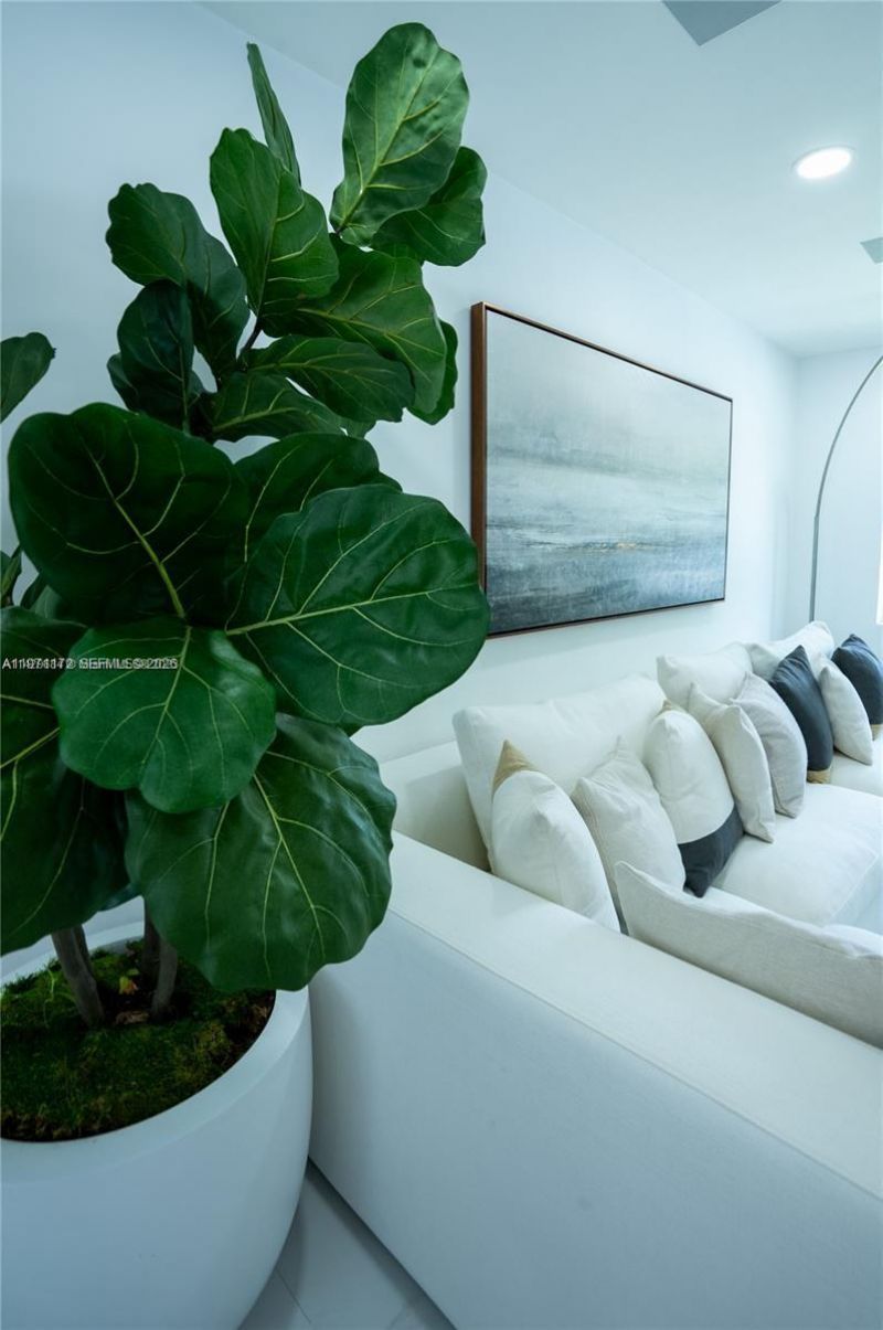 31 SW 6th St, Hallandale Beach, FL 33009 Photo