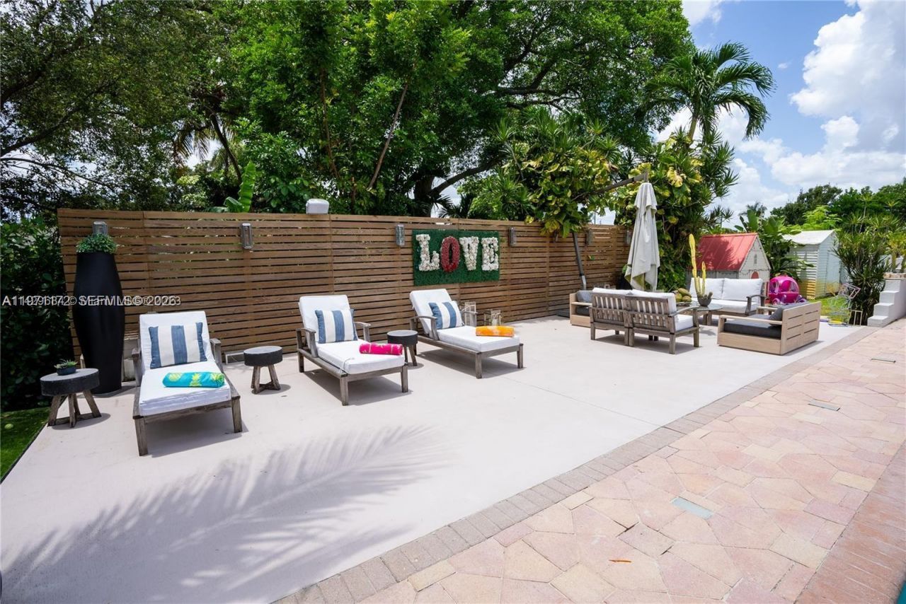 31 SW 6th St, Hallandale Beach, FL 33009 Photo