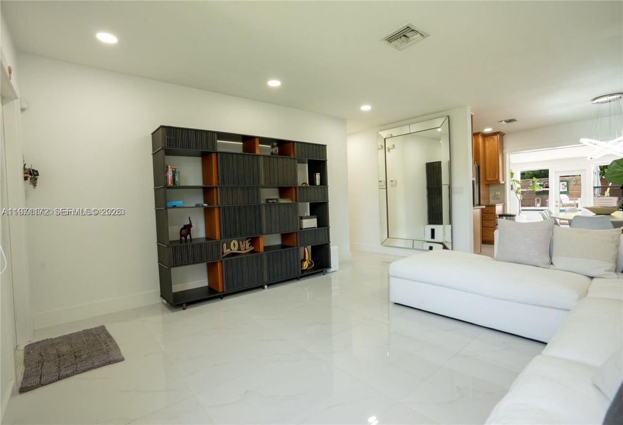 31 SW 6th St, Hallandale Beach, FL 33009 Photo