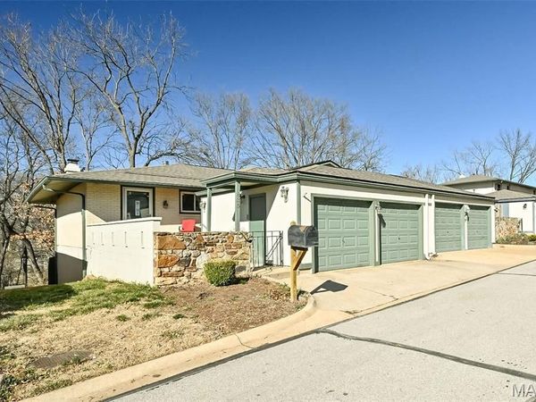 835 Knickerbacker Drive , Manchester, MO 63021